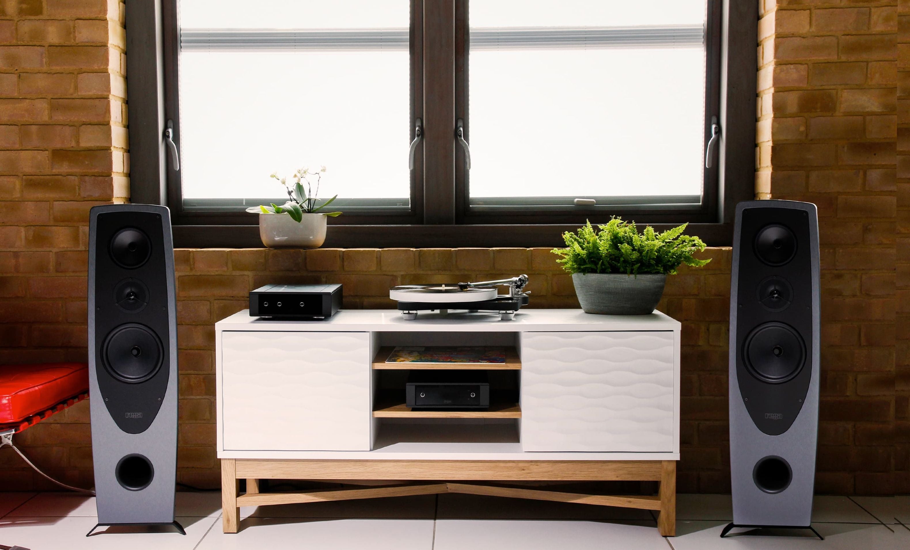 Rega Naia Reference Turntable - Ultra Sound & Vision