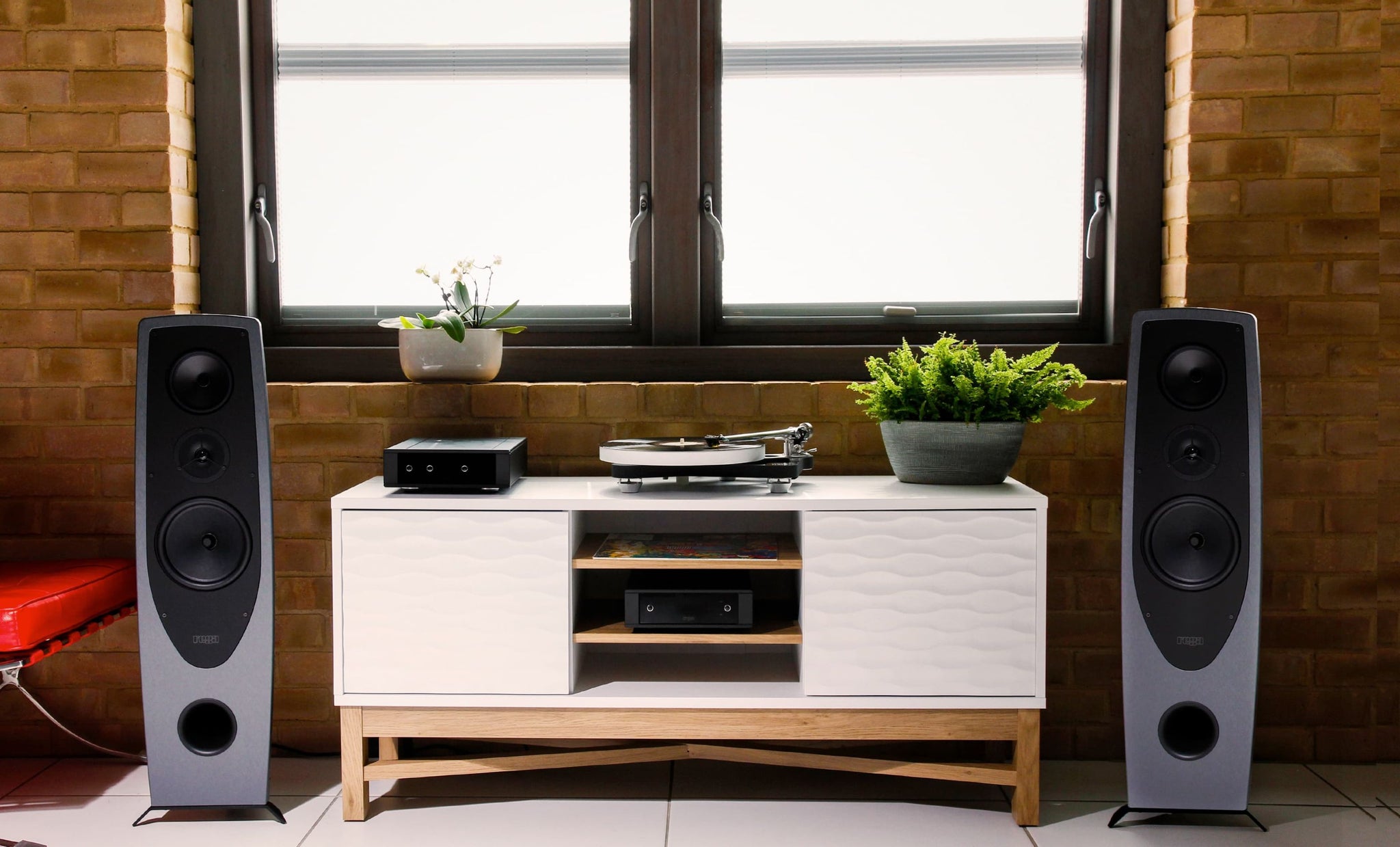 Rega Naia Reference Turntable - Ultra Sound & Vision