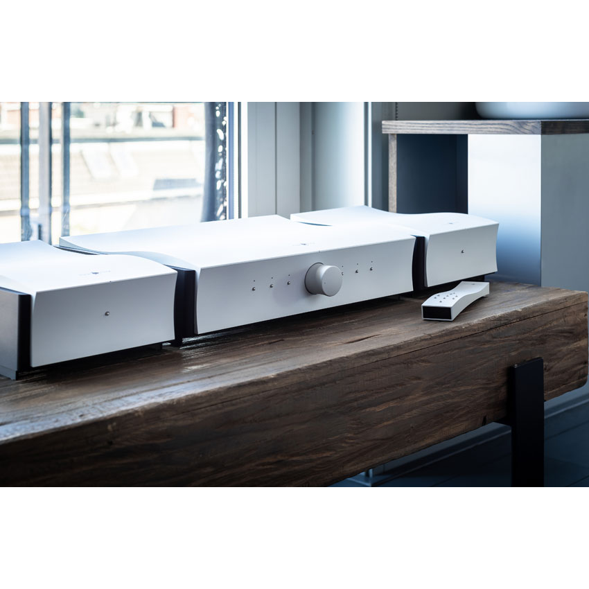 Mola Mola Makua Pre-Amplifier - Ultra Sound & Vision
